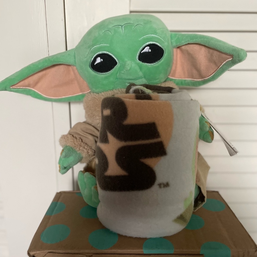 Mandalorian The Child Plush and Throw